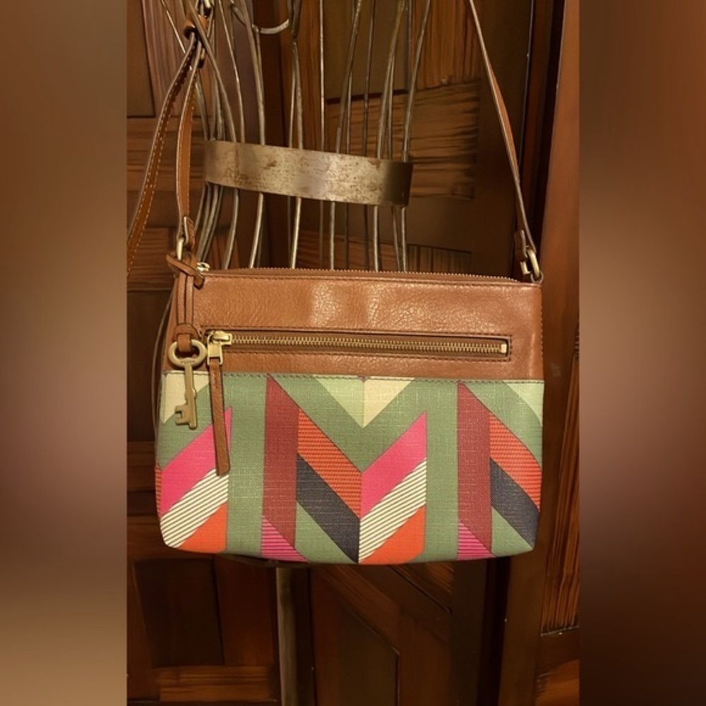 Fossil Crossbody - Picture 2 of 6